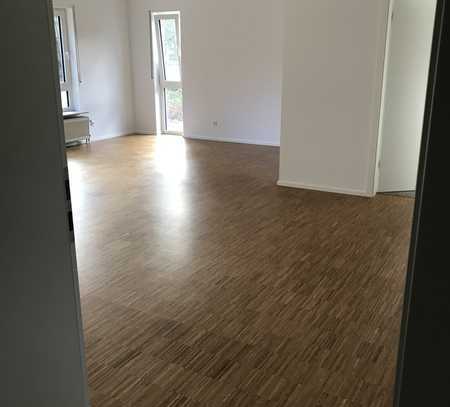 Exklusive Wohnung in Bestlage im EG mit Terrasse u. Garten