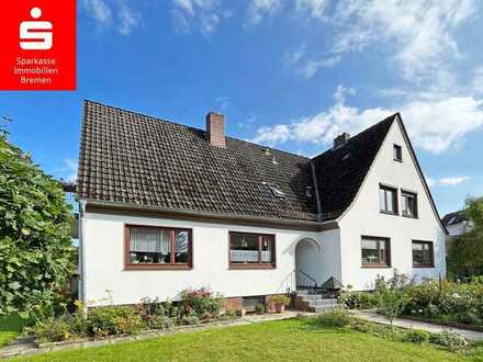 Bremen-Lesum: Freistehendes Zweifamilienhaus mit Garten und Garagen in guter Lage