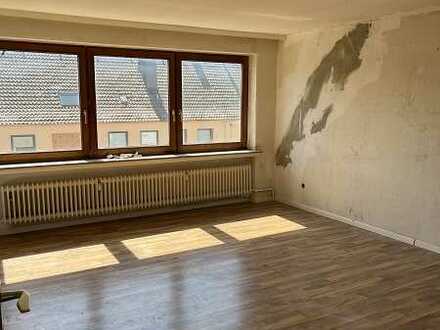 3 Zimmer Wohnung mit Balkon und Renovierungszuschuss Ihr Besichtigungstermin unter 0471-9473030