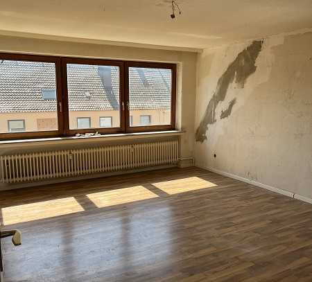 3 Zimmer Wohnung mit Balkon und Renovierungszuschuss Ihr Besichtigungstermin unter 0471-9473030