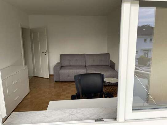 Biete schönes WG-Zimmer 27m2 in Martinsried/Nähe Großhadern an