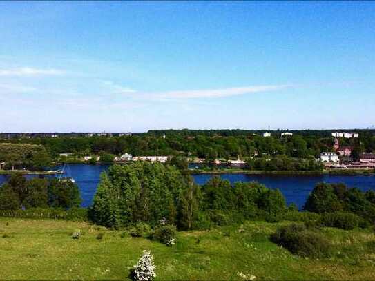 1. Reihe am Nord-Ostsee-Kanal mit tollem Grundstück