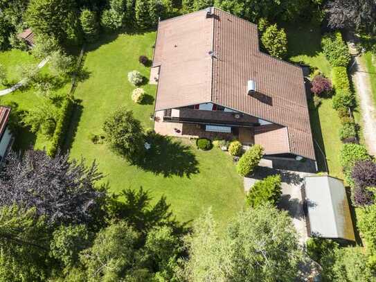 Ortsrandlage mit herrlichem Berg-/ Weitblick! Stilvolles Landhaus mit ca. 1.900 m² Grund - Wildsteig