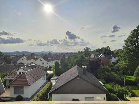 Schöne Dachgeschoß-Wohnung mit Südwestbalkon in stadtnaher Lage!