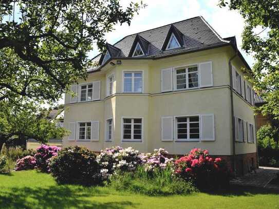 Großzügige Familienvilla in Dahlem
mit parkartigem Garten