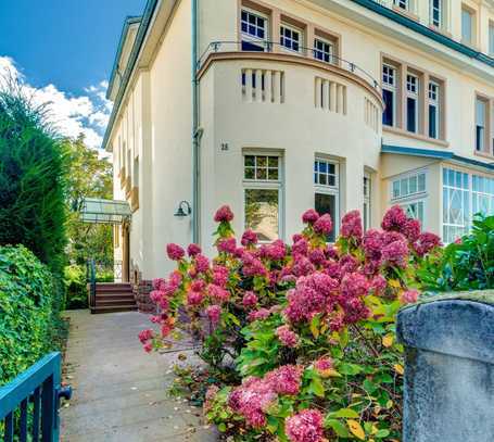 Traumhafte Doppelhaus-Stadtvilla mit Balkonen und Garten inmitten von Neuenheim