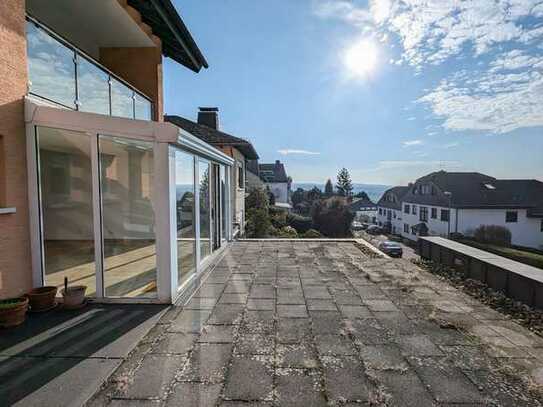 Schuch Immobilien - Charmante Wohnung mit großer sonniger Terrasse und Fernblick - ruhige Lage