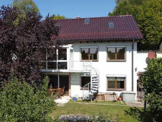 Einziehen und Wohlfühlen: Gepflegtes EFH im Coburger Süden mit idyllischem Garten