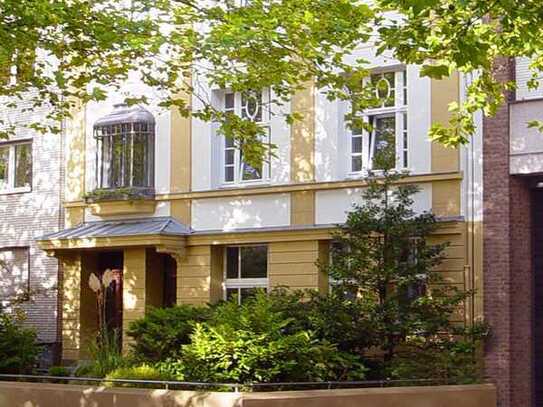 Imposante Gründerzeitwohnung mit großer Dachterrasse, Nähe Bunter Garten