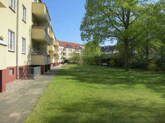 4 Zimmer Eigentumswohnung mit ca. 107 m² mit 2 Bädern und Balkonen nach Südwesten zum ruhigen Hof