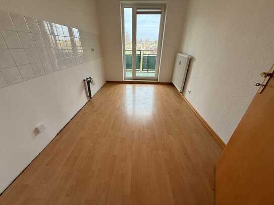 2.OG - Balkon mit Blick ins Grüne - Tageslichtküche und Bad