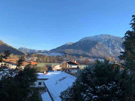 Schöne und modernisierte 2,5-Zimmer Wohnung und EBK in Ruhpolding