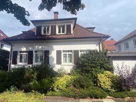 Einfamilien-Schmuckstück mit Traumgarten in Toplage