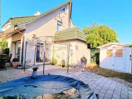 Stuhr: Moderne Doppelhaushälfte mit Pool und ausgebautem Dachgeschoss in Top Lage!