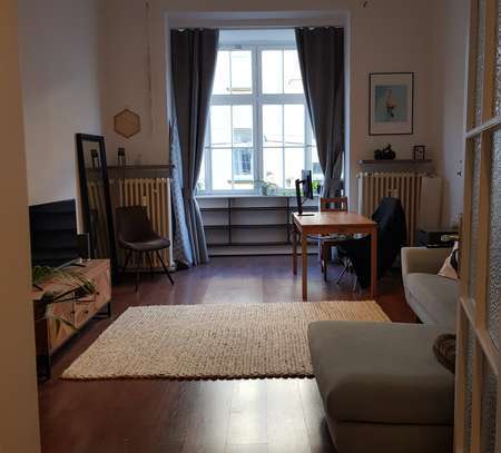 Düsseldorf CITY - ALTBAU - HOHE DECKEN - 2 Zimmer + Wohnküche - Balkon - Tageslichtbad