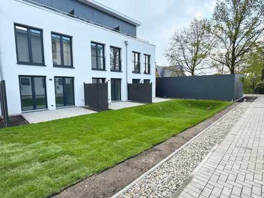 KFW40 - Erstbezug - Modernes Mittelreihenhaus mit Badewanne, Carport und Garten