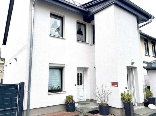 Großzügiges Zweifamilienhaus mit Remise und Werkstatt