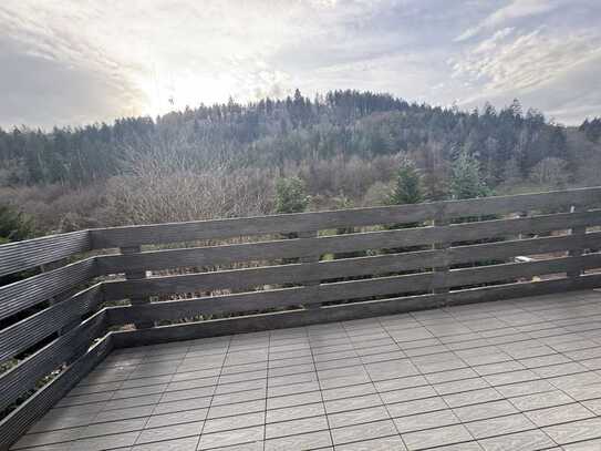 Erstbezug nach Sanierung: freundliche 3-Zimmer-Wohnung mit EBK und Balkon in Schönau