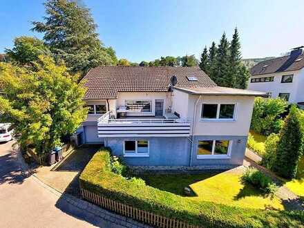 Freistehendes Zweifamilienhaus in Sackgassenstraße und einmaligem Waldblick!