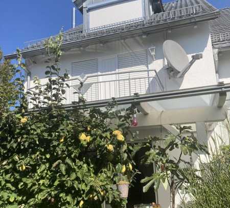 Haus mit viel Platz und Bergblick, zwei Küchen, drei Bäder,.