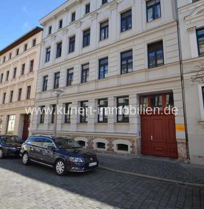 Attraktives Mehrfamilienhaus mit Zufahrt, Stellplätzen u. Ausbaureserve am halleschen Paulusviertel