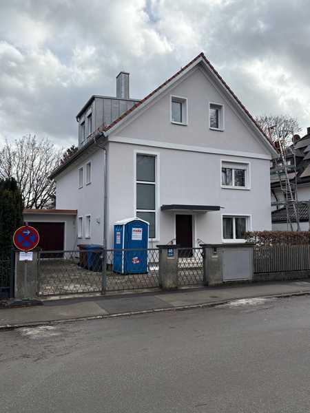 Sonnige 2-Zimmer Dachgeschosswohnung in München Trudering