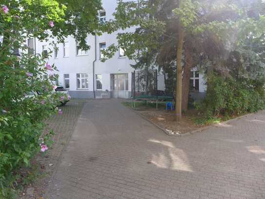 Am Rathaus Steglitz* Altbau-Wohnung im Gartenhaus*Holzdielen* PKW-Stellplatz