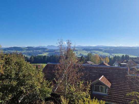 Neuwertige Dachgeschosswohnung
mit schönem Bergblick in Ried/Lindenberg