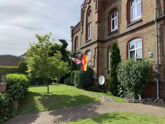 Herrschaftliches Wohnen in einer sanierten Stadtvilla mit 2 Wohneinheiten u. tollem Gartengrundstück