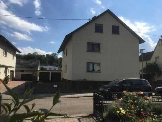 NEU! Gepflegtes 4-Familienwohnhaus in KA-Grötzingen mit separatem Baugrundstück als Investment!