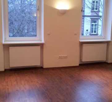 Sehr gepflegte, top ausgestattete und ruhig gelegene 3 ZKB im Herzen Neustadts