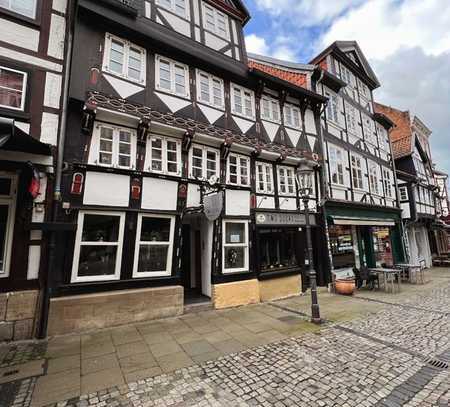 Apartments und ein Restaurant mit Bar im Herzen von Braunschweig zu verkaufen.