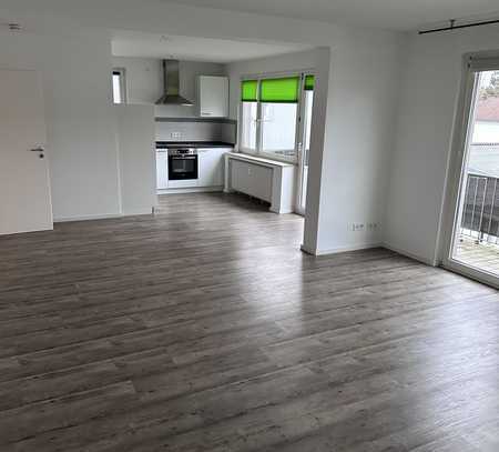 Geschmackvolle, modernisierte 1-Raum-Wohnung mit Einbauküche in Bergisch Gladbach