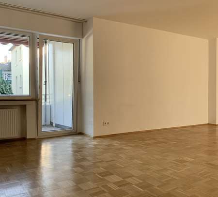 Ansprechende und modernisierte 3-Raum-Hochparterre-Wohnung mit geh. Innenausstattung mit Balkon