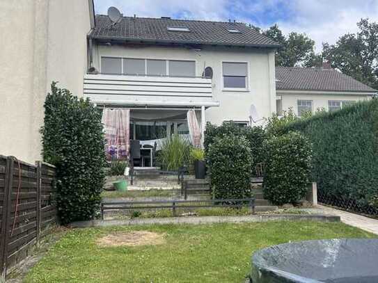 Gepflegtes Reihenmittelhaus in Ummeln mit Pool und Garage