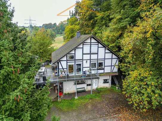 Herrschaftliches Einfamilienhaus
mit 20.000m² Grundstück unterhalb
vom Schloss Bensberg !!!