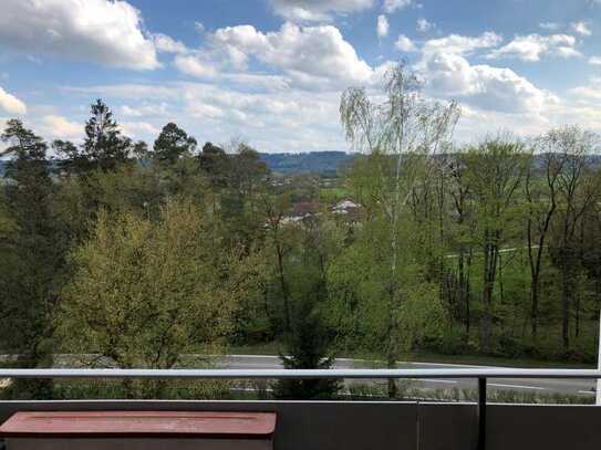 Gepflegte 3-Zimmer-Wohnung mit Balkon und Einbauküche in Waldkraiburg