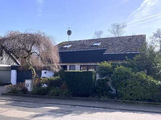 Großes Einfamilienhaus mit schönen Details in bester Lage von Ober-Erlenbach