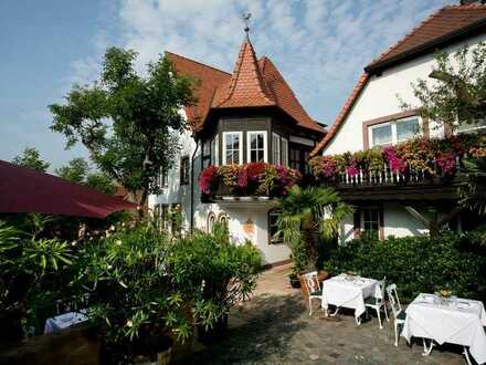 Restaurant " Alte Pfarrey " mit Hotel und Nebengebäuden