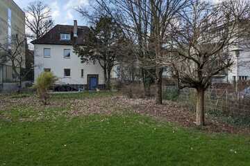 4,5-Zimmer-Einfamilienhaus mit großem Garten Nähe Schlosspark frisch renoviert mit neuen Bädern