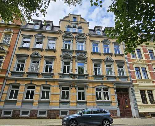 Perfekte Dachwohnung mit großem Balkon und tollen Blick in den grünen Innenhof!