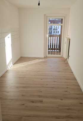 Osterangebot: 1. Kaltmiete geschenkt! Frisch renovierte 3-Raumwohnung mit Balkon zu vermieten