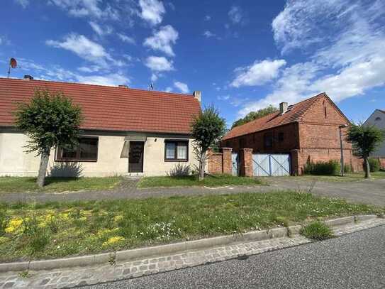 Mit Architektenplanung: Handwerkertraum in Dreetz mit wohnlich ausbaubarem XXL-Nebengebäude