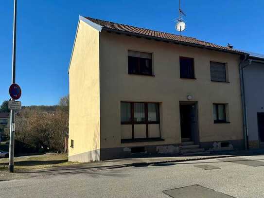 Einfamilienhaus mit großem Grundstück