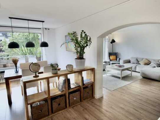 Exklusive, modernisierte 3,5-Zimmer-Wohnung mit luxuriöser Innenausstattung mit EBK in Köln Sülz