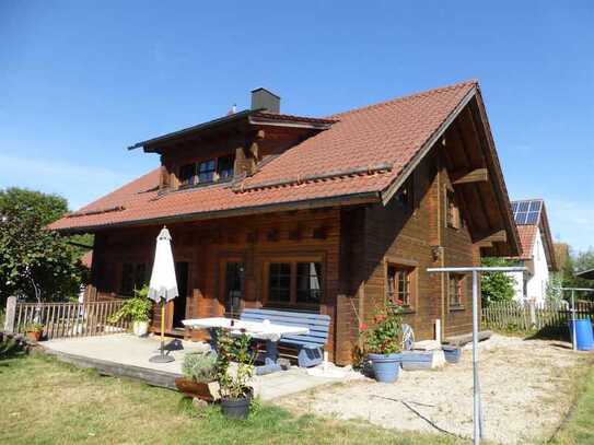 Wohnen auf dem Lande... Holzblockhaus in ruhiger Lage!