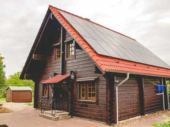 Modernes Holz-Blockbohlenhaus mit großem Grundstück (ehem. Gärtnerei) zum Kauf in Sponholz