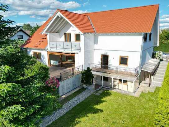 Bezugsfreies 2-Familienhaus mit tollem Ausblick in schöner Feldrandlage