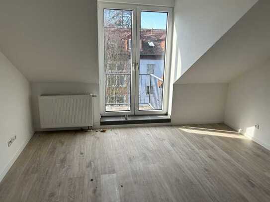 attraktive 2 ZKB Dachgeschosswohnung mit Balkon in Friedberg zu vermieten !!!