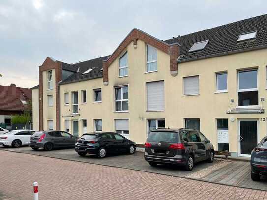 Lichtdurchflutete 3-Zimmer Mansardenwohnung mit Sonnenterrasse in Top-Lage von Langenfeld